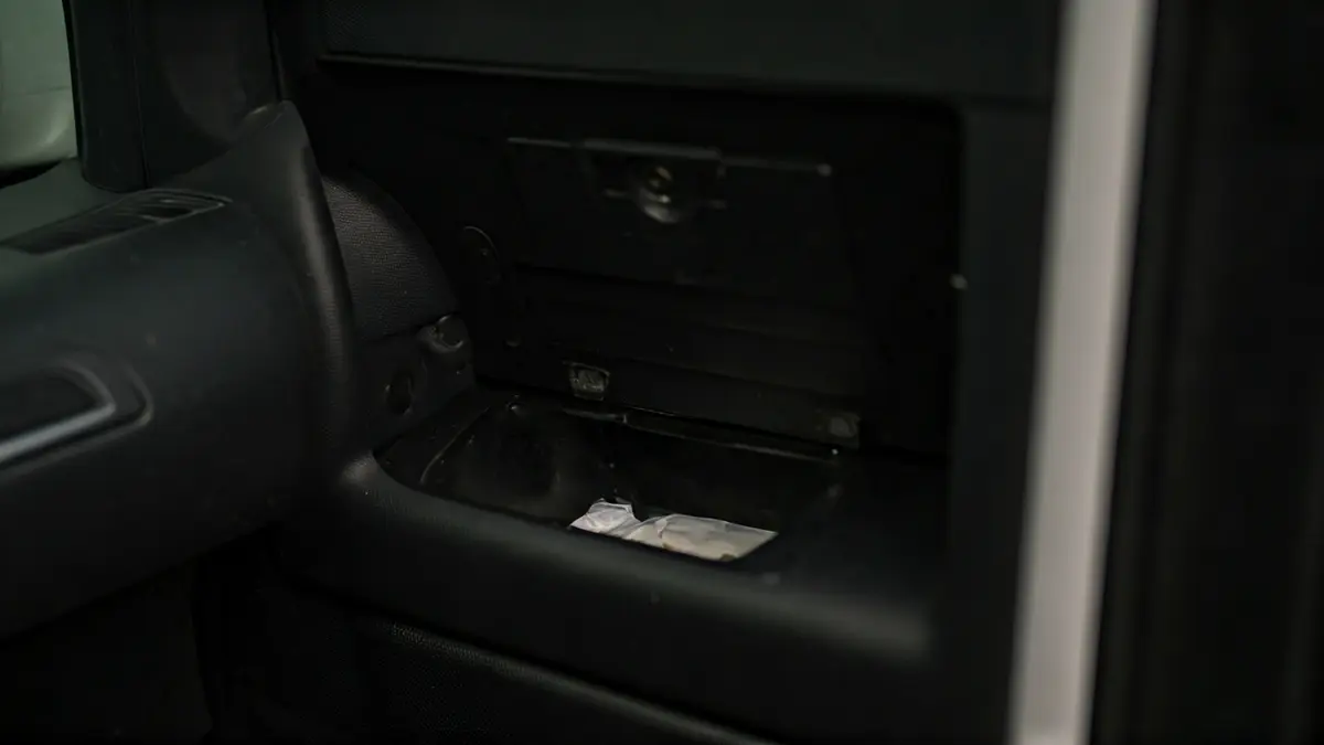 Image of a hidden compartment ('caleta') in a vehicle, used to conceal illicit substances.