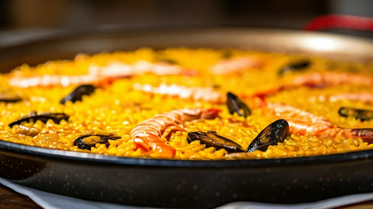 Image of a traditional 'arroz con costra' dish, featuring its characteristic golden crust and traditional ingredients.