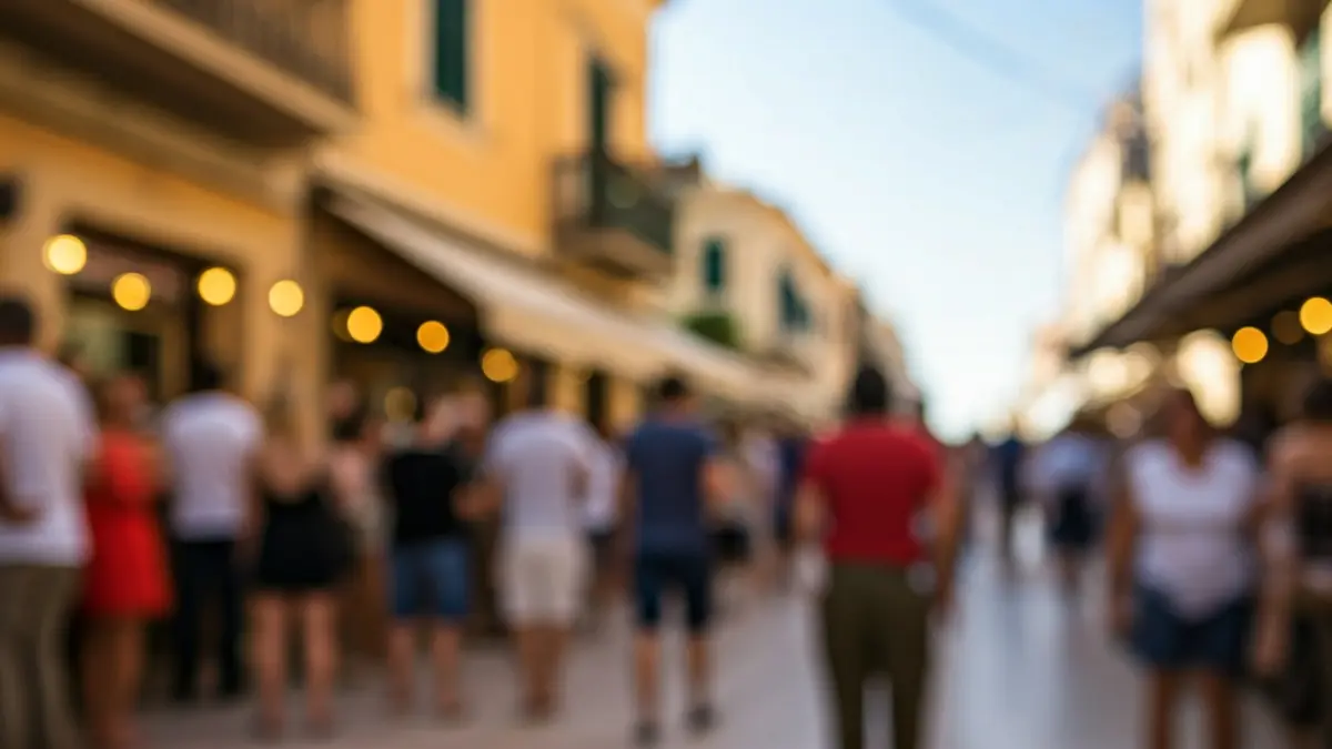 Imagen genérica de una celebración festiva en la calle en una ciudad mediterránea.