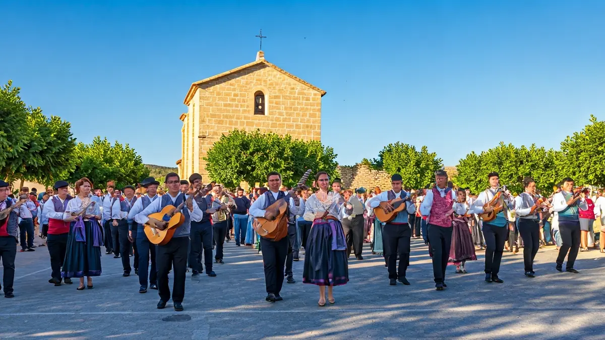 Imatge d'una romeria tradicional valenciana amb música i gent, en un entorn rural amb una ermita.