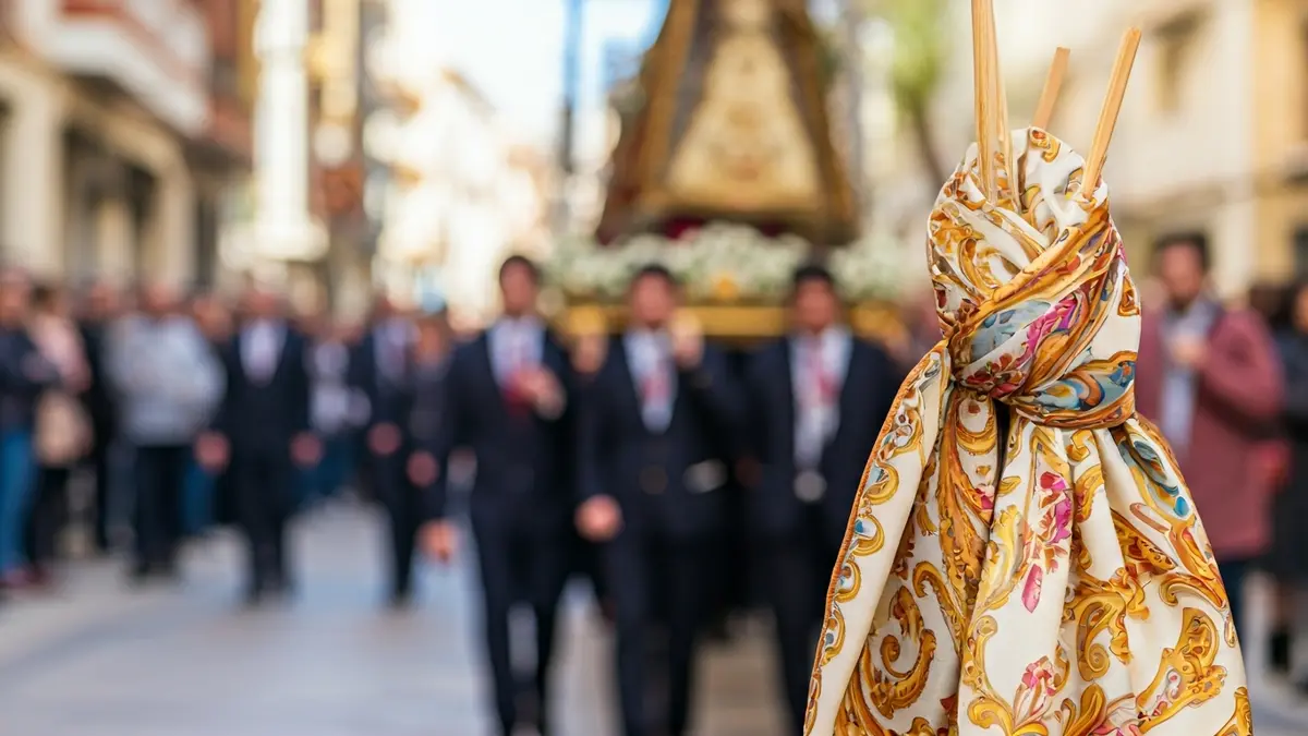 Imatge de la 'mocadorà' i la romeria de Sant Vicent en L'Alcora.