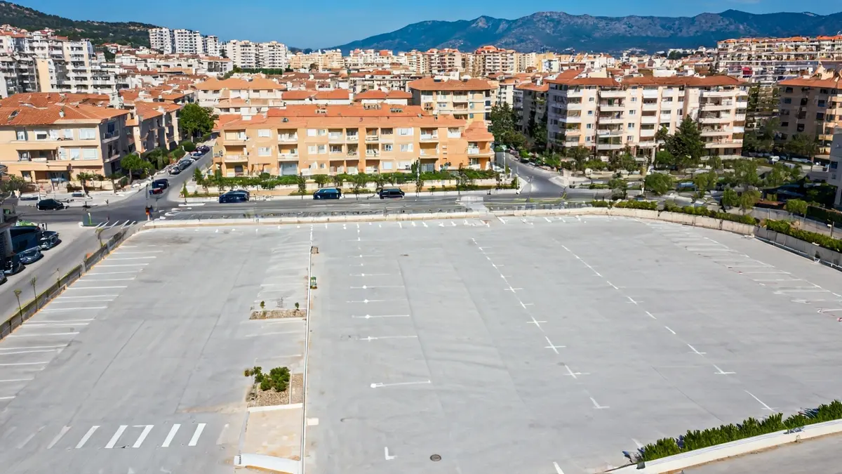 Aerial image of a new parking lot in a Mediterranean urban area.