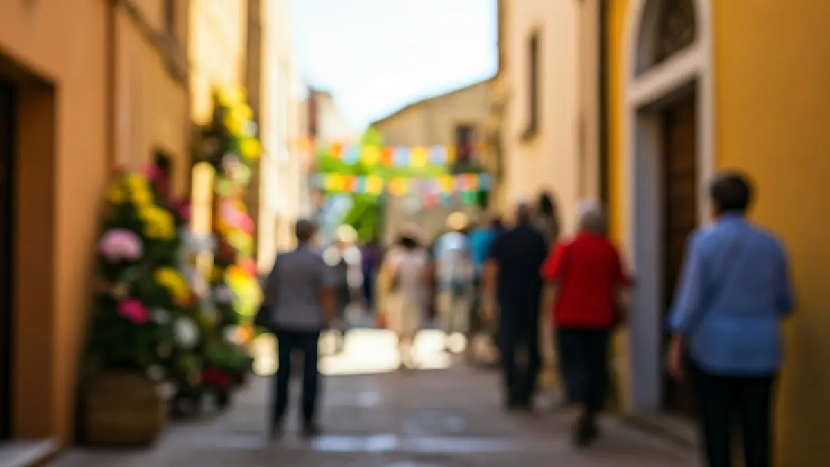 Imatge d'un carrer tradicional decorat amb flors i altars durant una festa popular.