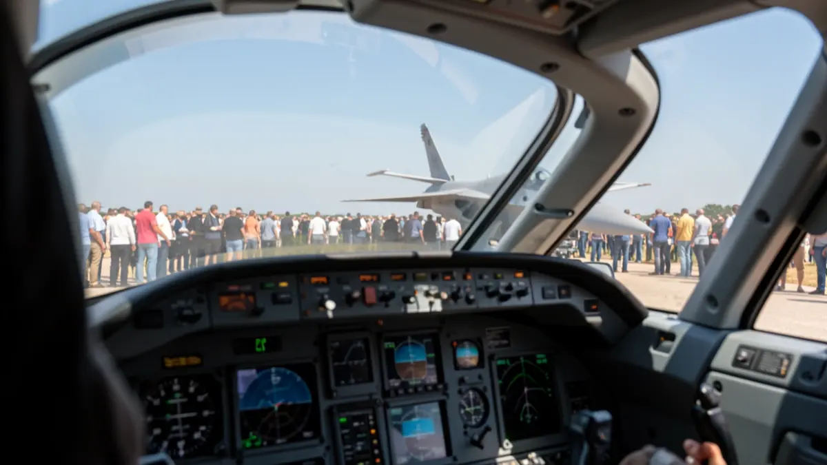 Imatge genèrica d'un interior de cabina d'un avió de combat Eurofighter.