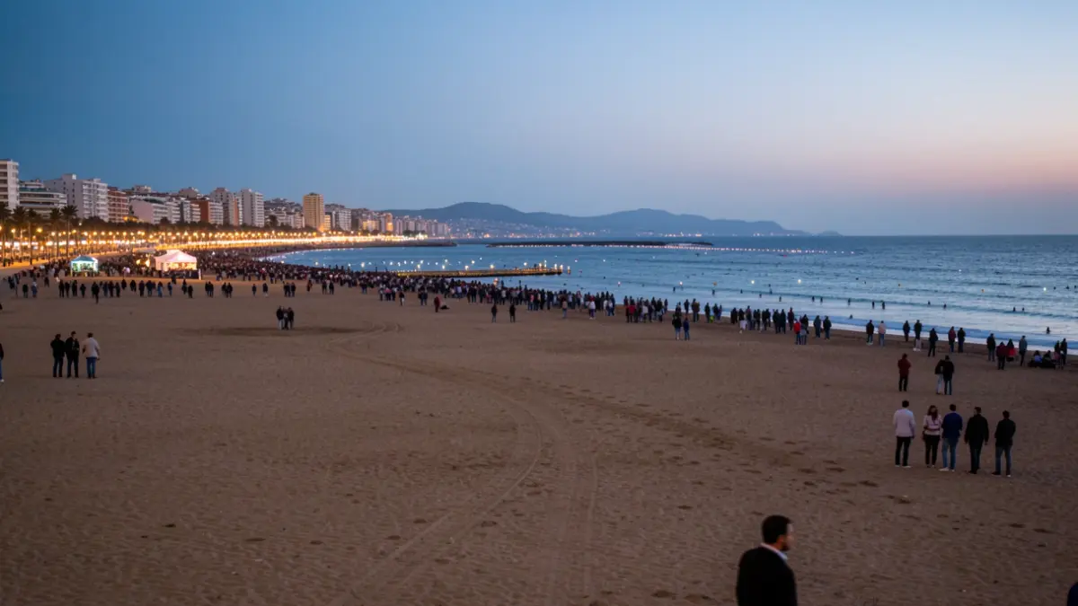 Vista general de la platja de El Postiguet a Alacant amb la zona de focs artificials.