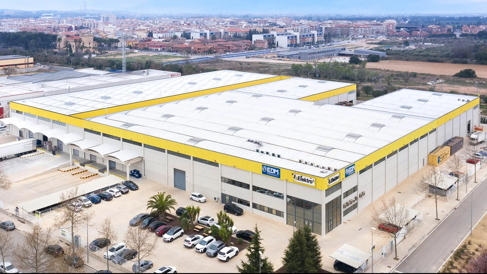 Elektro3 impulsa la transformació digital i física de les ferreteries i comerços de barri