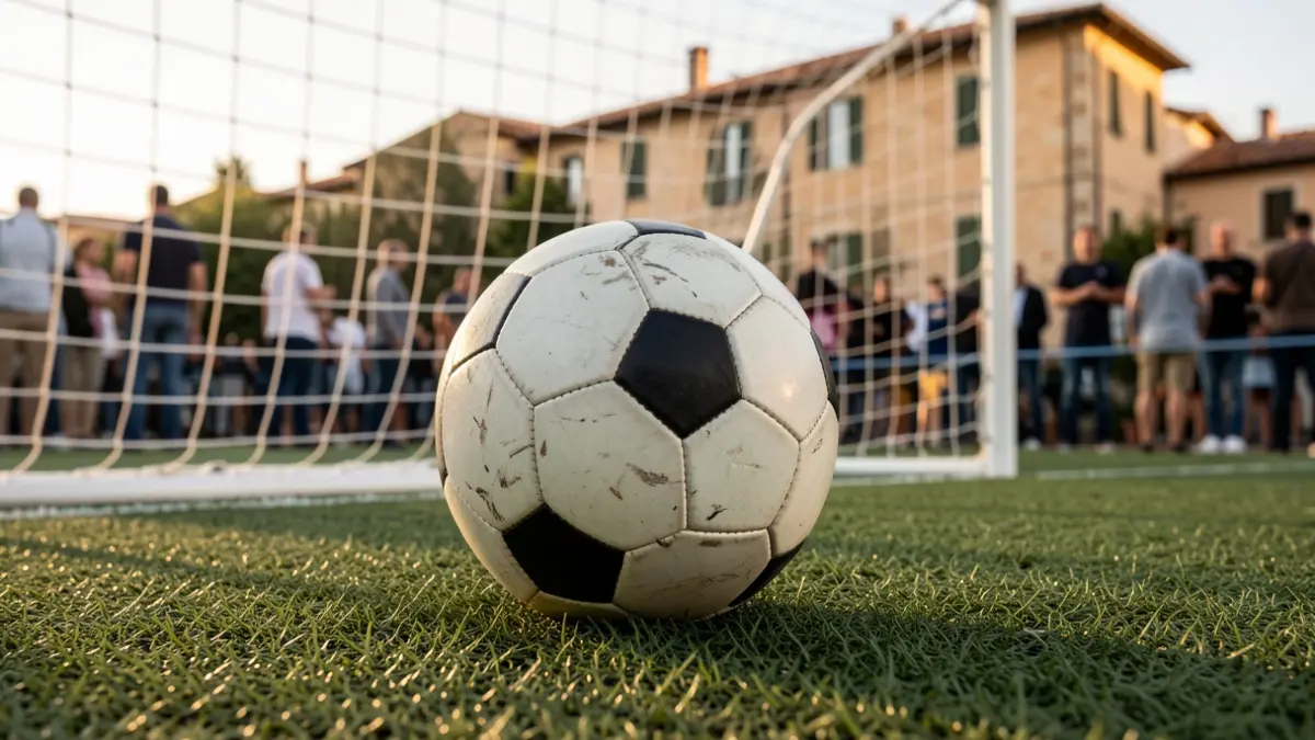 Imagen genérica de un campo de fútbol con césped artificial y la portería al fondo.