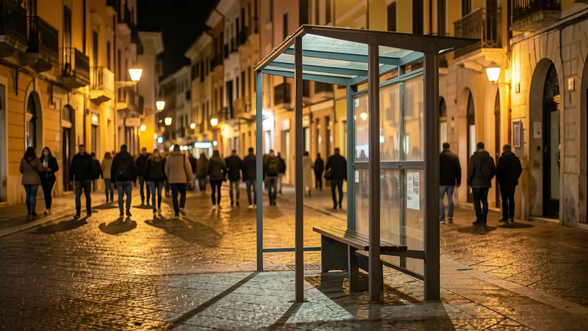 Imatge genèrica d'una parada d'autobús nocturna.