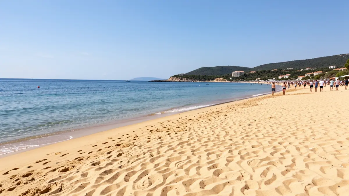 Generic image of Daimús beach, La Safor, with calm sea and golden sand.